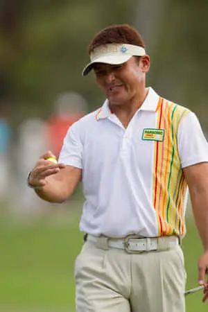 Shigeki Maruyama poised with a golf ball