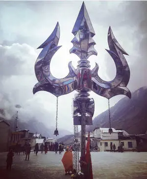 Trishul Shiny Sculpture
